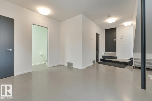 50 Sylvancroft Lane, Edmonton, AB - Indoor Photo Showing Bathroom