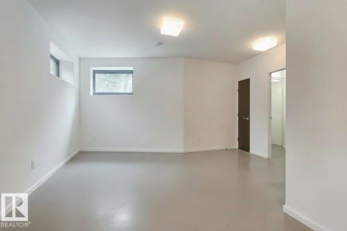 50 Sylvancroft Lane, Edmonton, AB - Indoor Photo Showing Bathroom