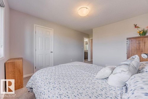1019 Coopers Hawk Link Link, Edmonton, AB - Indoor Photo Showing Bedroom
