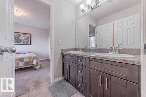 1019 Coopers Hawk Link Link, Edmonton, AB - Indoor Photo Showing Bathroom