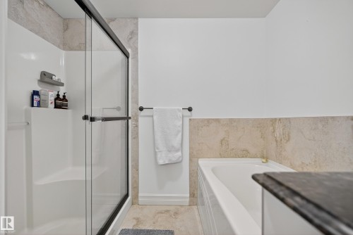 603 10142 111 Street, Edmonton, AB - Indoor Photo Showing Bathroom