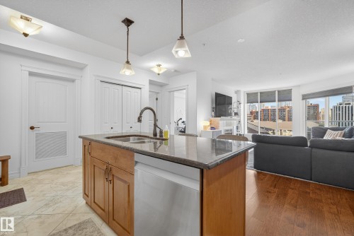 603 10142 111 Street, Edmonton, AB - Indoor