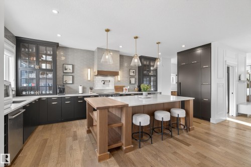 7 Jubilation Drive, St. Albert, AB - Indoor Photo Showing Kitchen With Upgraded Kitchen