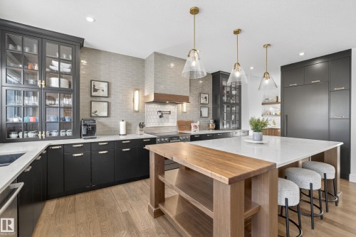 7 Jubilation Drive, St. Albert, AB - Indoor Photo Showing Kitchen With Upgraded Kitchen