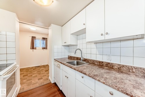 531 Abbottsfield Road, Edmonton, AB - Indoor Photo Showing Kitchen