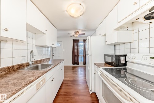 531 Abbottsfield Road, Edmonton, AB - Indoor Photo Showing Kitchen