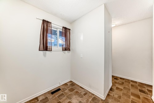 531 Abbottsfield Road, Edmonton, AB - Indoor Photo Showing Other Room