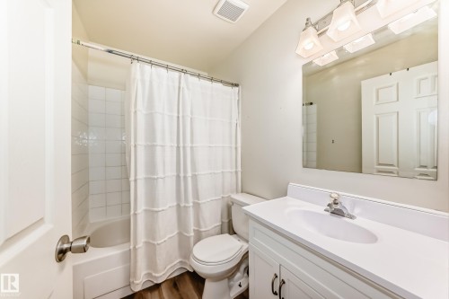 531 Abbottsfield Road, Edmonton, AB - Indoor Photo Showing Bathroom
