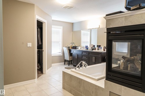 3307 Hilton Crescent, Edmonton, AB - Indoor