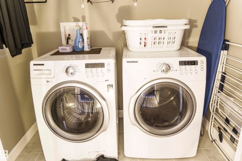 3307 Hilton Crescent, Edmonton, AB - Indoor Photo Showing Laundry Room