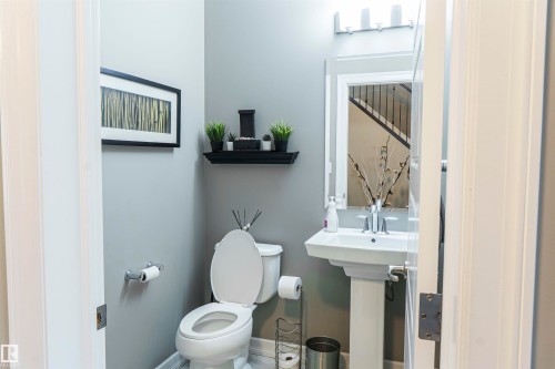 3307 Hilton Crescent, Edmonton, AB - Indoor Photo Showing Bathroom