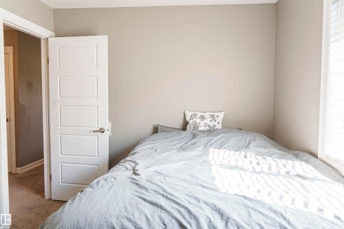 3307 Hilton Crescent, Edmonton, AB - Indoor Photo Showing Bedroom