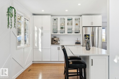 6412 36 Avenue, Edmonton, AB - Indoor Photo Showing Other Room