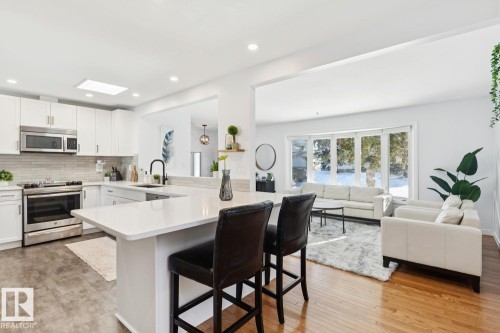 6412 36 Avenue, Edmonton, AB - Indoor Photo Showing Kitchen With Upgraded Kitchen