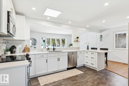 6412 36 Avenue, Edmonton, AB - Indoor Photo Showing Kitchen With Upgraded Kitchen