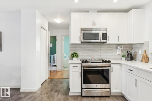 6412 36 Avenue, Edmonton, AB - Indoor Photo Showing Kitchen With Upgraded Kitchen