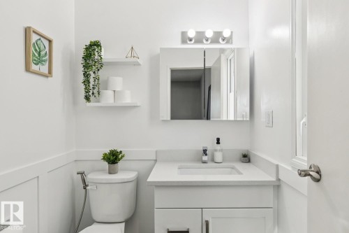 6412 36 Avenue, Edmonton, AB - Indoor Photo Showing Bathroom