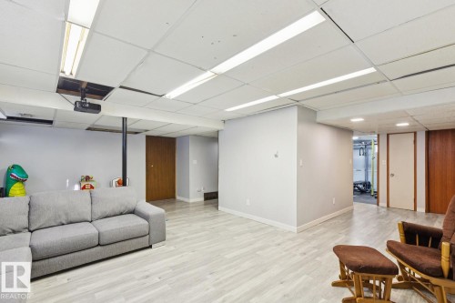 6412 36 Avenue, Edmonton, AB - Indoor Photo Showing Other Room