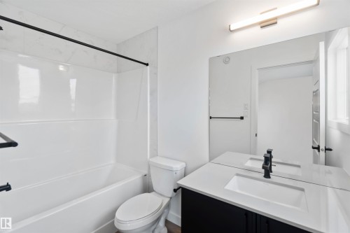 1015 Aster Boulevard, Edmonton, AB - Indoor Photo Showing Bathroom