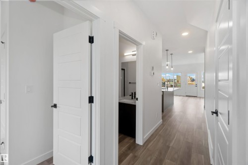 1015 Aster Boulevard, Edmonton, AB - Indoor Photo Showing Other Room