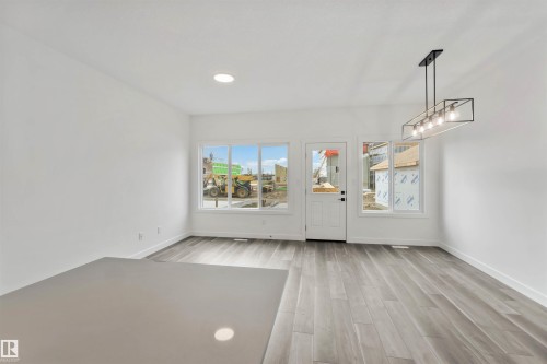 1015 Aster Boulevard, Edmonton, AB - Indoor Photo Showing Other Room
