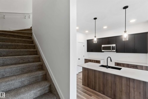 1015 Aster Boulevard, Edmonton, AB - Indoor