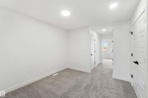 1015 Aster Boulevard, Edmonton, AB - Indoor Photo Showing Other Room