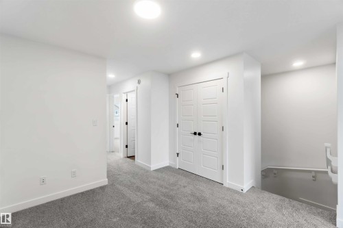 1015 Aster Boulevard, Edmonton, AB - Indoor Photo Showing Other Room
