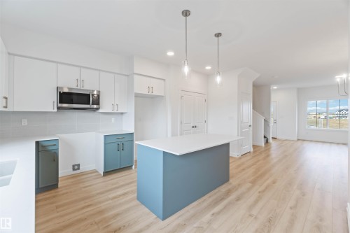 1013 Aster Boulevard, Edmonton, AB - Indoor Photo Showing Kitchen