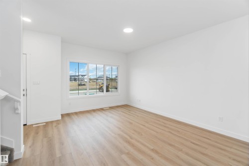 1013 Aster Boulevard, Edmonton, AB - Indoor Photo Showing Other Room