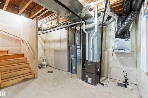 1013 Aster Boulevard, Edmonton, AB - Indoor Photo Showing Basement