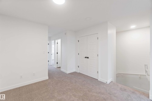 1011 Aster Boulevard, Edmonton, AB - Indoor Photo Showing Other Room