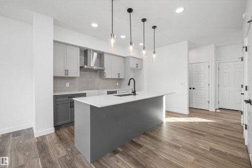 4180 Kinglet Drive, Edmonton, AB - Indoor Photo Showing Kitchen With Upgraded Kitchen