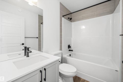 4180 Kinglet Drive, Edmonton, AB - Indoor Photo Showing Bathroom