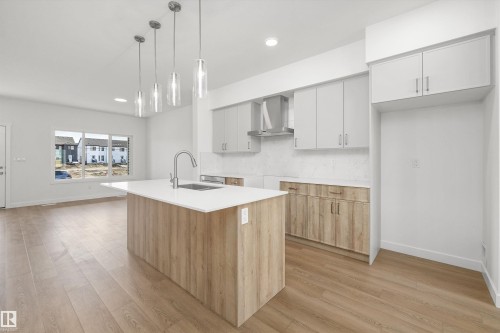 618 176 Avenue, Edmonton, AB - Indoor Photo Showing Kitchen With Upgraded Kitchen