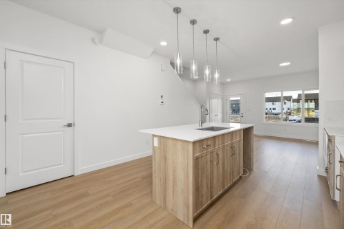 618 176 Avenue, Edmonton, AB - Indoor Photo Showing Kitchen