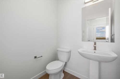 618 176 Avenue, Edmonton, AB - Indoor Photo Showing Bathroom