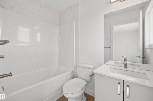 618 176 Avenue, Edmonton, AB - Indoor Photo Showing Bathroom