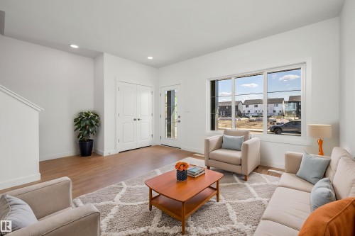 618 176 Avenue, Edmonton, AB - Indoor Photo Showing Living Room