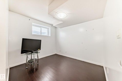 10316 162 Street Nw, Edmonton, AB - Indoor Photo Showing Other Room