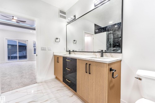 Edmonton, AB - Indoor Photo Showing Bathroom