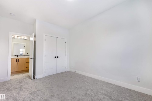 Edmonton, AB - Indoor Photo Showing Other Room