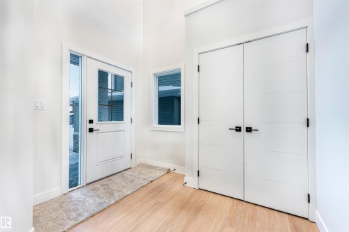 Edmonton, AB - Indoor Photo Showing Other Room