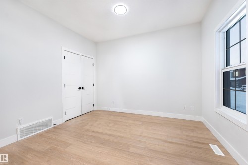 Edmonton, AB - Indoor Photo Showing Other Room