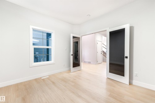 Edmonton, AB - Indoor Photo Showing Other Room