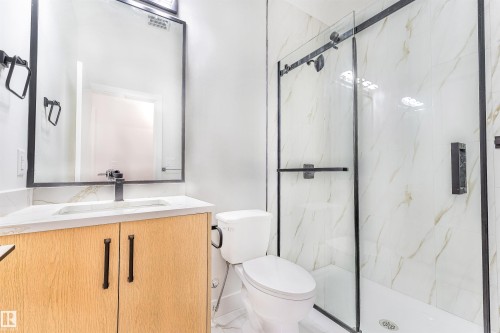 Edmonton, AB - Indoor Photo Showing Bathroom