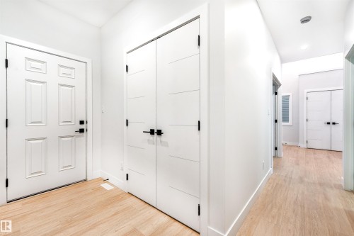 Edmonton, AB - Indoor Photo Showing Other Room