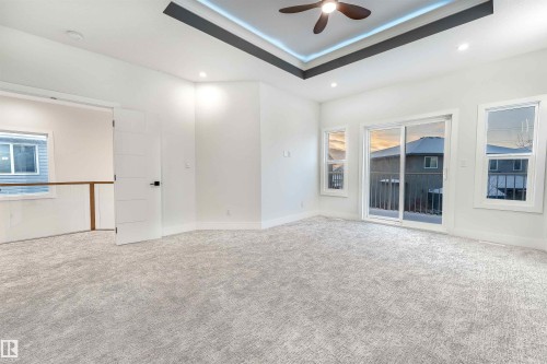 Edmonton, AB - Indoor Photo Showing Other Room
