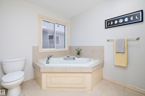 17831 84 Street, Edmonton, AB - Indoor Photo Showing Bathroom