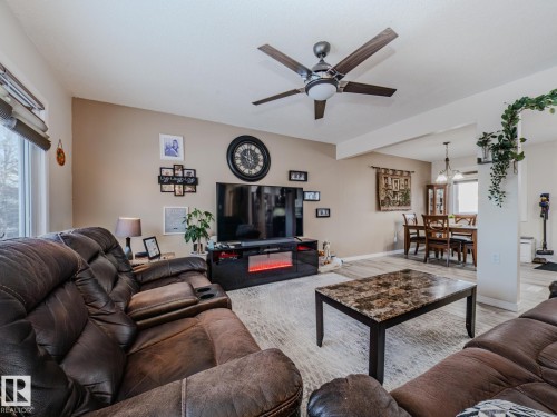 4617 54 Avenue, Calmar, AB - Indoor Photo Showing Living Room